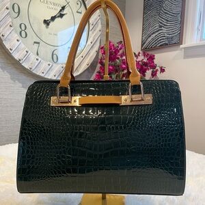Elegant Green Crocodile-Embossed Handbag